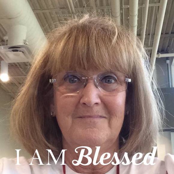 Meet your Posher, Debbie - Picture 1 of 1